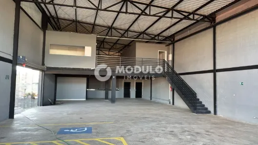 Galpão/Depósito/Armazém à venda, 848m² no Novo Mundo, Uberlândia