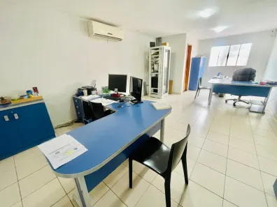 Galpão/Depósito/Armazém com 6 Quartos para alugar, 700m² no Candelária, Natal