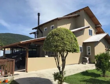 Casa com 3 Quartos para alugar, 220m² no São João do Rio Vermelho, Florianópolis