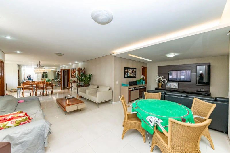 Casa com 4 quartos — Gutierrez, Belo Horizonte