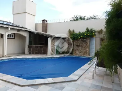 Casa com 4 Quartos à venda, 325m² no Umuarama, Uberlândia