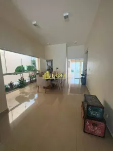 Casa com 3 Quartos para alugar, 217m² no Jardim Inconfidência, Uberlândia