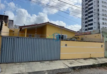Casa com 4 Quartos à venda, 250m² no Lagoa Nova, Natal