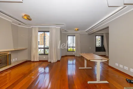 Apartamento com 3 Quartos para alugar, 195m² no Vila Uberabinha, São Paulo