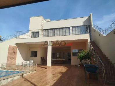 Sobrado com 4 Quartos à venda, 249m² no Residencial Recanto das Emas, Goiânia