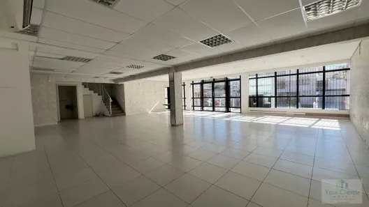 Prédio Comercial para alugar, 600m² no Estreito, Florianópolis