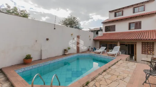 Casa com 3 Quartos à venda, 330m² no Chácara das Pedras, Porto Alegre