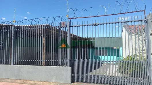 Casa com 3 Quartos à venda, 400m² no Industrial, Londrina