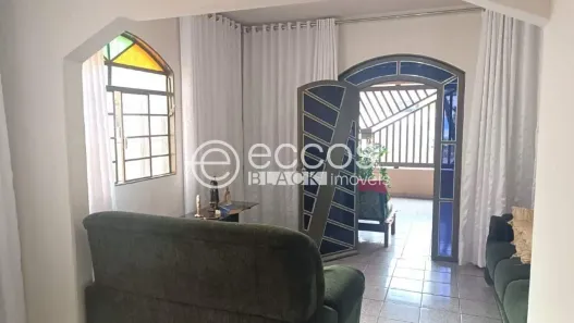 Casa com 3 Quartos à venda, 184m² no Nossa Senhora Aparecida, Uberlândia