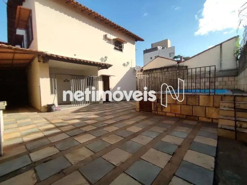 Casa com 5 quartos — Heliópolis, Belo Horizonte