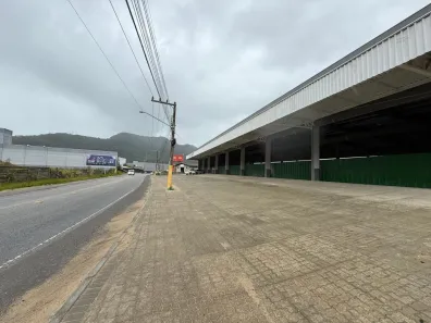 Galpão/Depósito/Armazém para alugar, 2600m² no Rio Pequeno, Camboriú