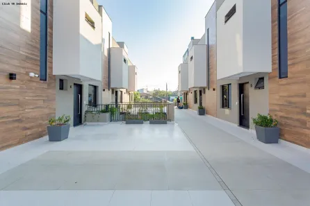 Sobrado com 3 Quartos à venda, 137m² no Pilarzinho, Curitiba