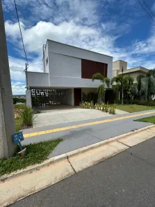 Sobrado com 3 Quartos à venda, 273m² no Jardins Nápoles, Senador Canedo
