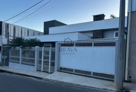 Casa com 4 Quartos à venda, 303m² no Roma, Volta Redonda