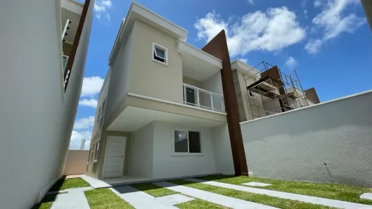 Sobrado com 4 Quartos à venda, 155m² no Centro, Eusébio