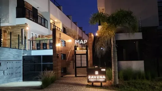 Casa com 3 Quartos à venda, 240m² no Santo Inácio, Curitiba