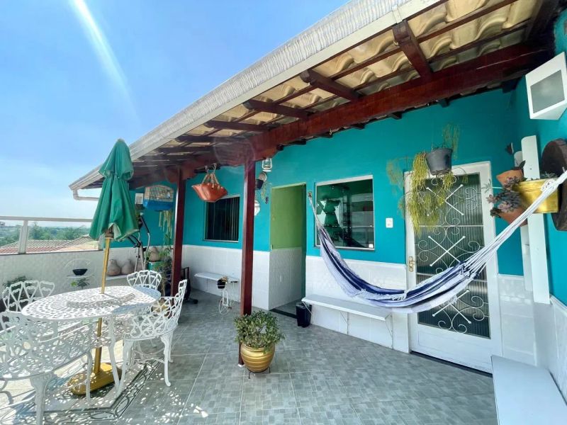 Casa com 5 quartos — Heliópolis, Belo Horizonte