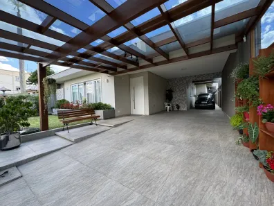 Casa com 3 Quartos para alugar, 294m² no Parolin, Curitiba