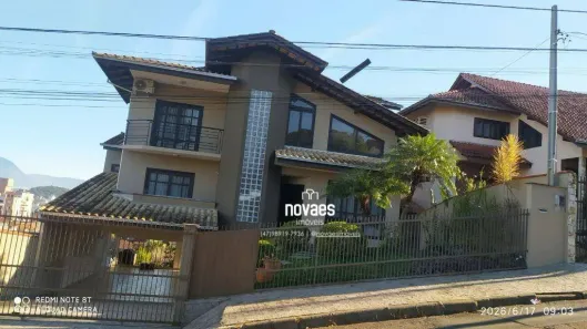 Sobrado com 4 Quartos para alugar, 463m² no Saguaçu, Joinville