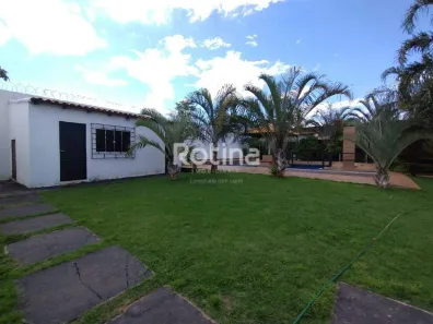 Casa com 4 Quartos para alugar, 450m² no Morada Nova, Uberlândia
