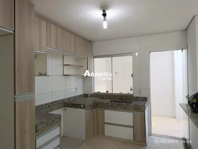 Casa de Condomínio com 2 Quartos à venda, 74m² no Vigilato Pereira, Uberlândia