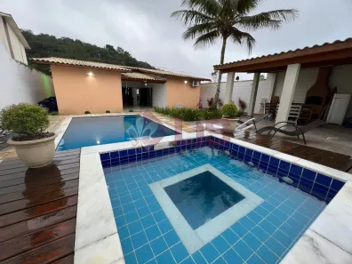 Casa com 4 Quartos para venda ou aluguel, 174m² no Balneário Copacabana, Caraguatatuba