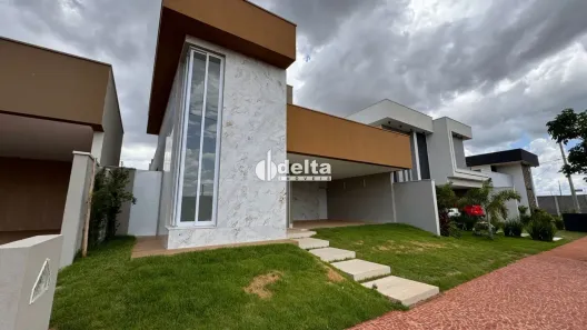Casa de Condomínio com 3 Quartos à venda, 181m² no Novo Mundo, Uberlândia