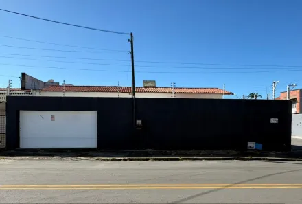 Casa com 4 Quartos para alugar, 330m² no Cidade dos Funcionários, Fortaleza