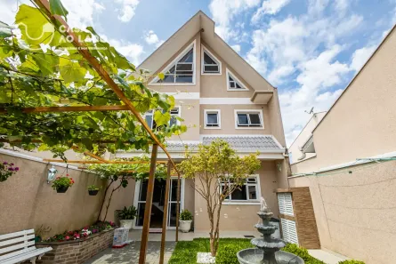 Casa com 3 Quartos à venda, 248m² no Fazendinha, Curitiba