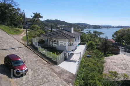 Casa com 3 Quartos à venda, 360m² no Ponta de Baixo, São José