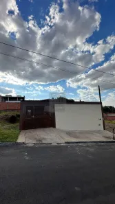 Casa com 3 Quartos para alugar, 80m² no Lívia, Botucatu