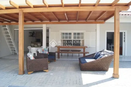 Casa com 2 Quartos à venda, 120m² no Balneário Ponta do Papagaio, Palhoça