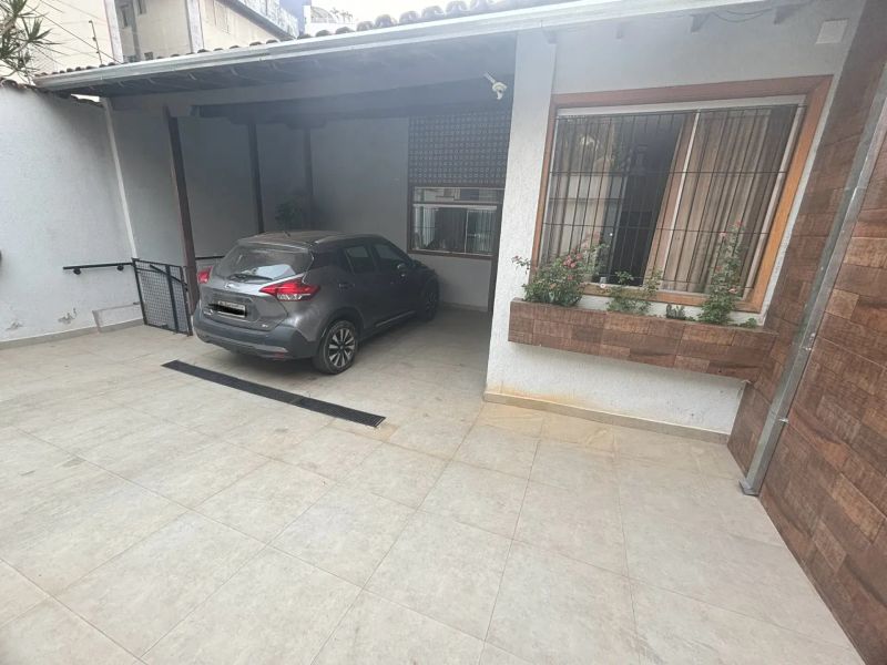 Casa com 5 quartos — Grajaú, Belo Horizonte