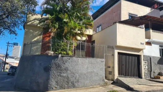 Casa com 3 Quartos à venda, 180m² no São Mateus, Juiz de Fora