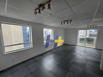 Sala Comercial para venda ou aluguel, 45m² no Vila Gertrudes, São Paulo