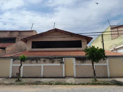 Casa com 4 Quartos à venda, 315m² no Parque Tarcisio Miranda, Campos dos Goytacazes