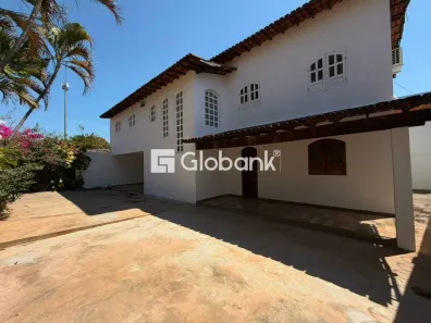 Casa com 4 Quartos para alugar, 240m² no Todos os Santos, Montes Claros