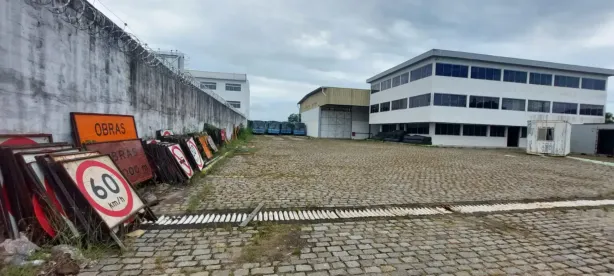 Galpão/Depósito/Armazém para alugar, 999m² no Vale Encantado, Macaé