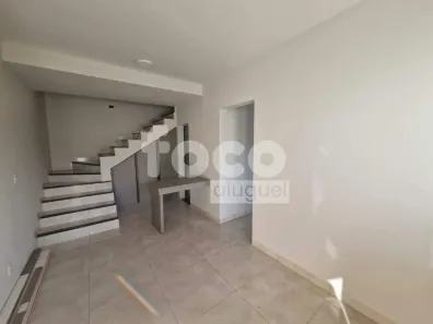 Casa com 2 Quartos para alugar, 75m² no Novo Mundo, Uberlândia