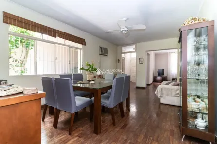 Casa com 3 Quartos à venda, 225m² no Vila Ipiranga, Porto Alegre