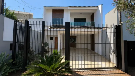 Casa com 3 Quartos para alugar, 150m² no Jardim Universo, Maringá