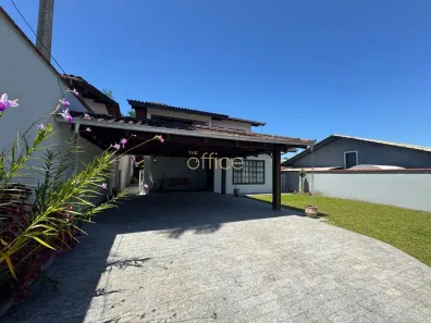 Sobrado com 3 Quartos à venda, 211m² no Floresta, Joinville