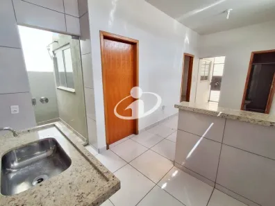Casa com 2 Quartos para alugar, 50m² no Martins, Uberlândia