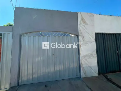 Casa com 2 Quartos para alugar, 60m² no Acácias, Montes Claros