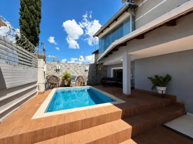 Sobrado com 3 Quartos à venda, 240m² no Goiânia 2, Goiânia