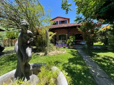 Casa com 5 Quartos à venda, 450m² no Piratininga, Niterói