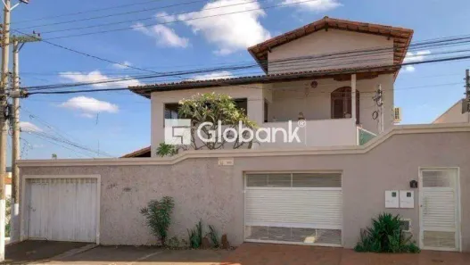 Casa com 6 Quartos à venda, 340m² no Conjunto Cristo Rei, Montes Claros