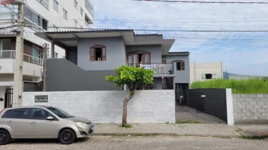 Sobrado com 9 Quartos à venda, 252m² no Jardim Eldorado, Palhoça