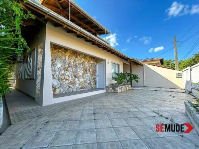 Casa com 3 Quartos à venda, 265m² no Carianos, Florianópolis