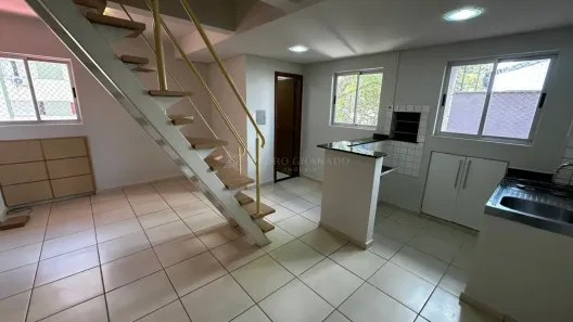 Apartamento com 2 Quartos para alugar, 53m² no Zona 07, Maringá